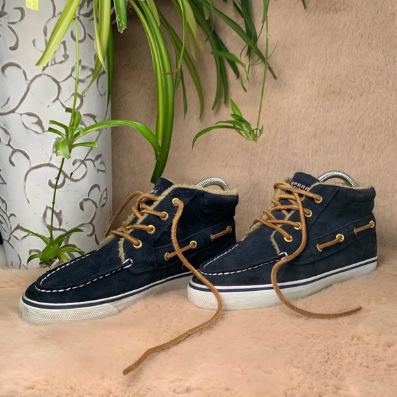 EUC Sherpa lined Sperry Top - Sider - Picture 5 of 7